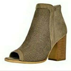 Refresh Footwear Women's Perforated Stacked Chunky